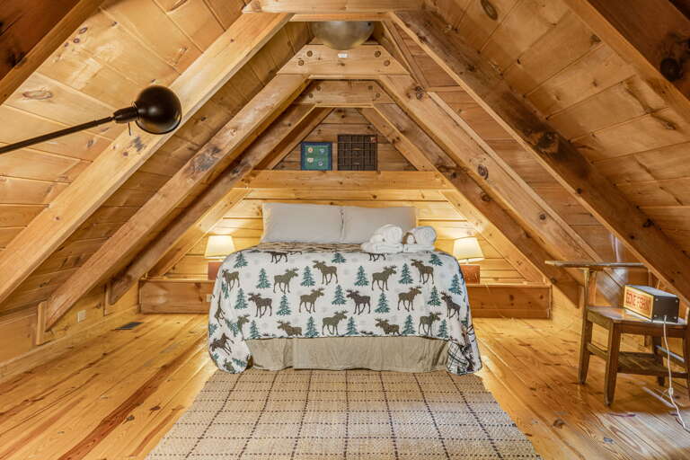 Loft - Queen Bed
