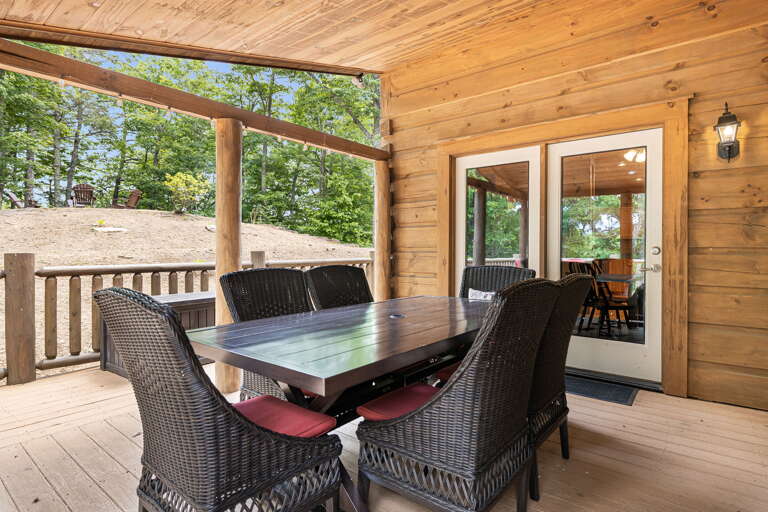 Deck w/ Outdoor Dining