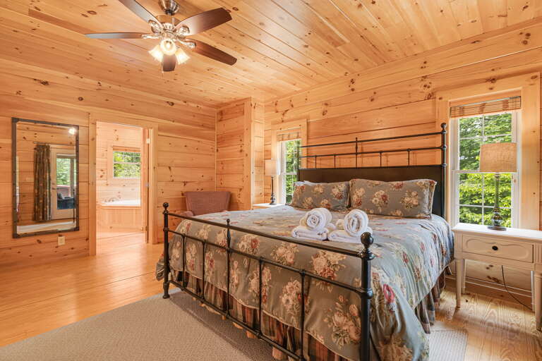 Main Suite/Bedroom One - w/ Attached Full Bath w/ Jetted Tub Main Suite/Bedroom One - w/ Attached Full Bath w/ Jetted Tub