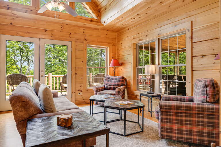 Sitting Area w/ Deck Access