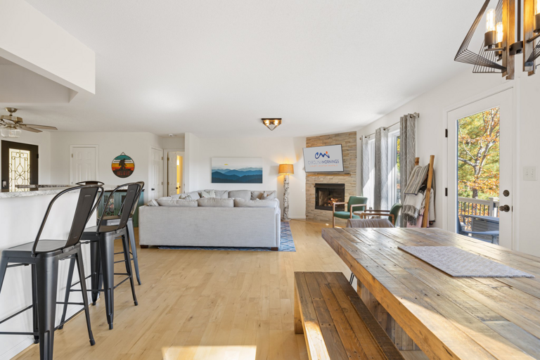 Open Floorplan and Luxury Furnishings