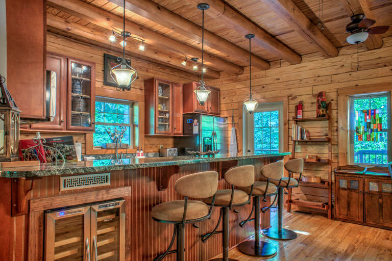Fully Equipped Kitchen/Breakfast Bar Fully Equipped Kitchen/Breakfast Bar