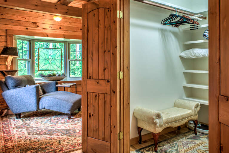 Reading Nook attached to Main & Walk-in Closet Reading Nook attached to Main & Walk-in Closet
