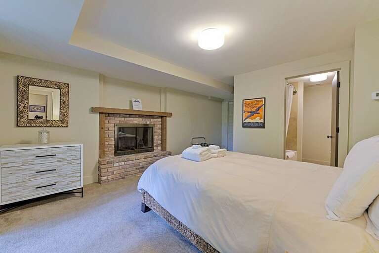 Main Suite Bedroom 6 - Queen Bed, Lower Level