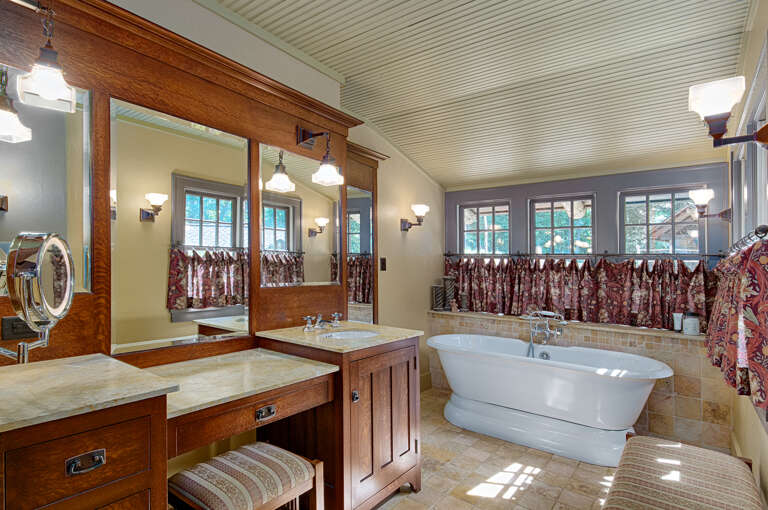 Main Suite 1 Full Bath Soaking Tub