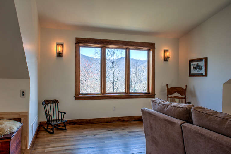 Loft Area w/ Mountain Views