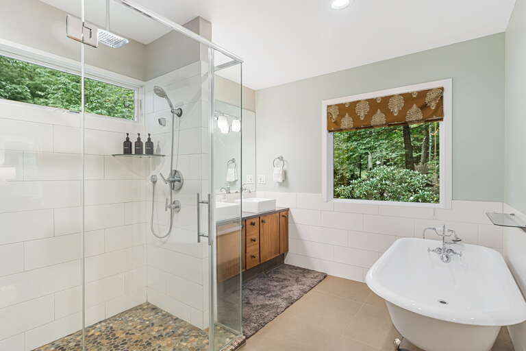 Main Suite/Bedroom One - Attached Bath w/ Soaking Tub & Standalone Shower Main Suite/Bedroom One - Attached Bath w/ Soaking Tub & Standalone Shower