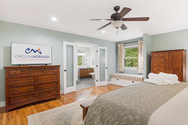 Main Suite/Bedroom One - Smart TV & Attached Full Bath Main Suite/Bedroom One - Smart TV & Attached Full Bath