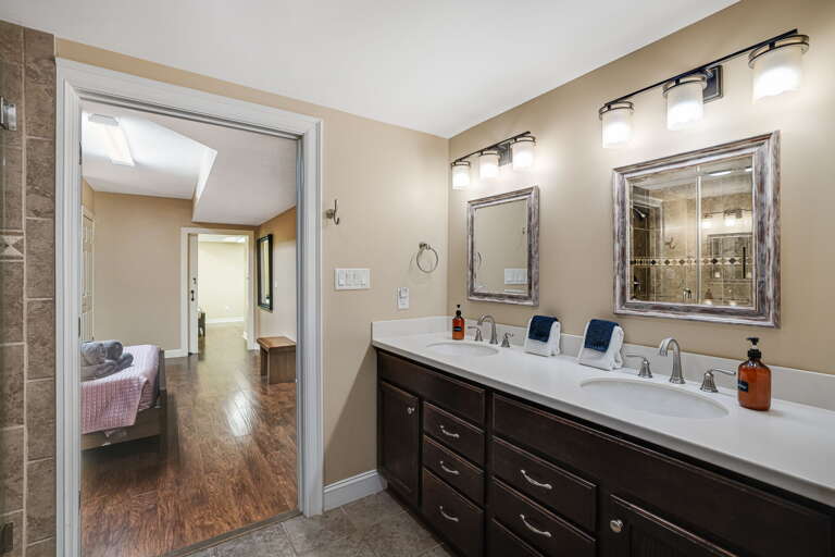 Bedroom Seven - Attached Shared Shower Bath