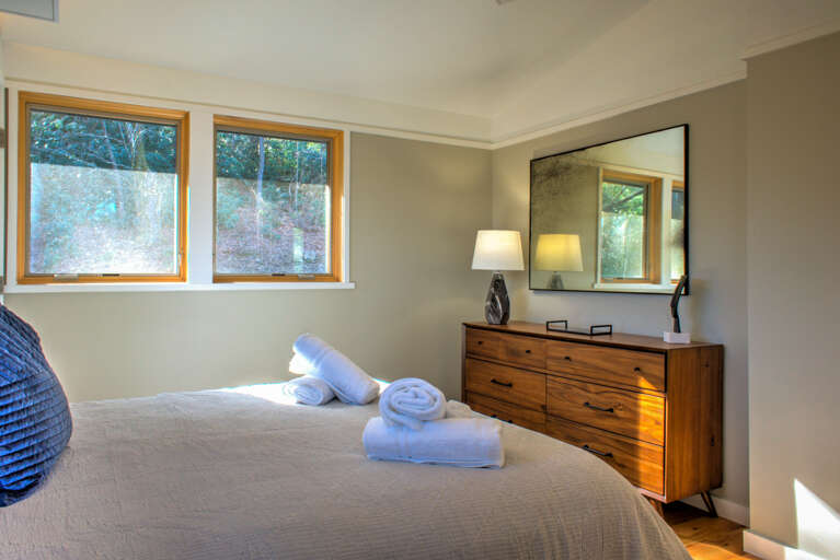 Bedroom 3 - Queen Bed