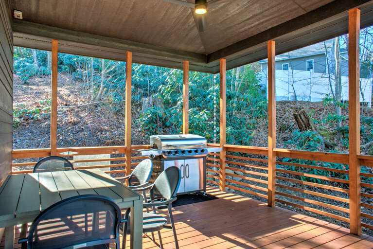 Screened in Deck with Gas Grill