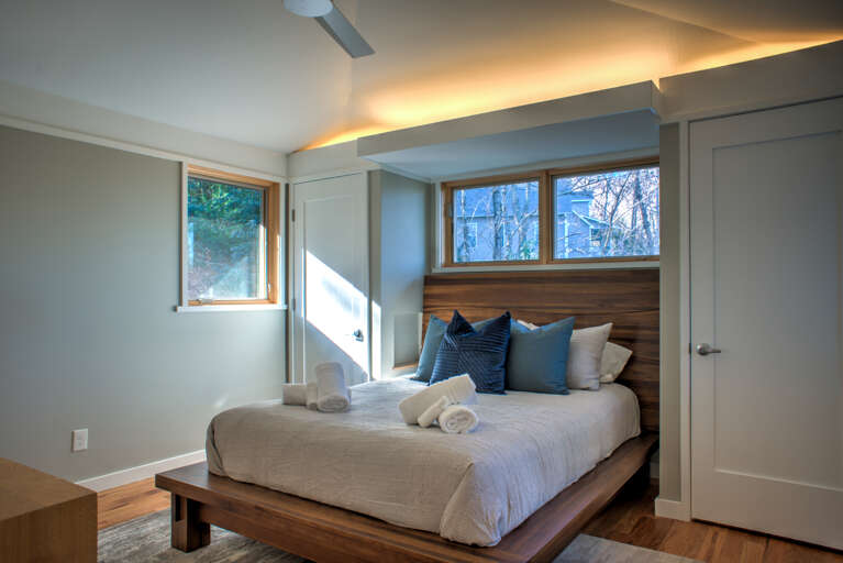 Upper Level - Bedroom 2 - Queen Bed