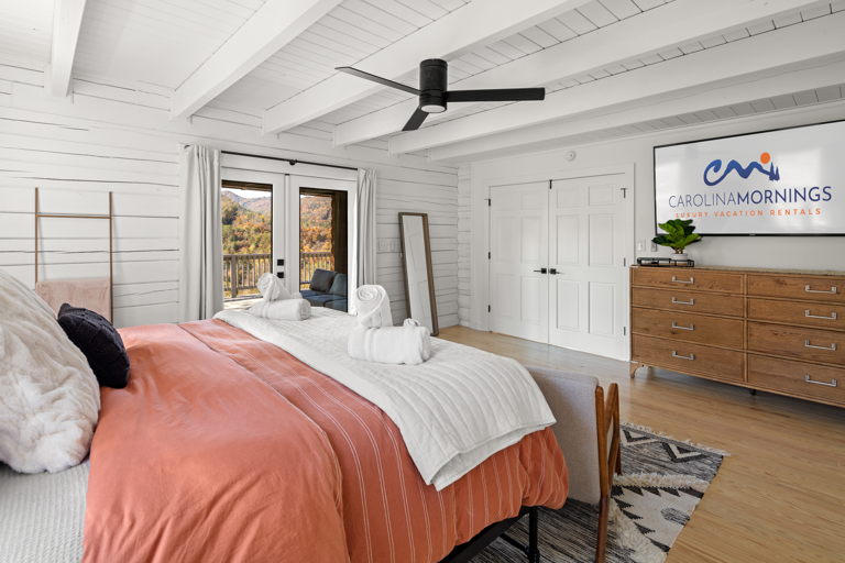 Main Suite/Bedroom One - Queen Bed Main Suite/Bedroom One - Queen Bed