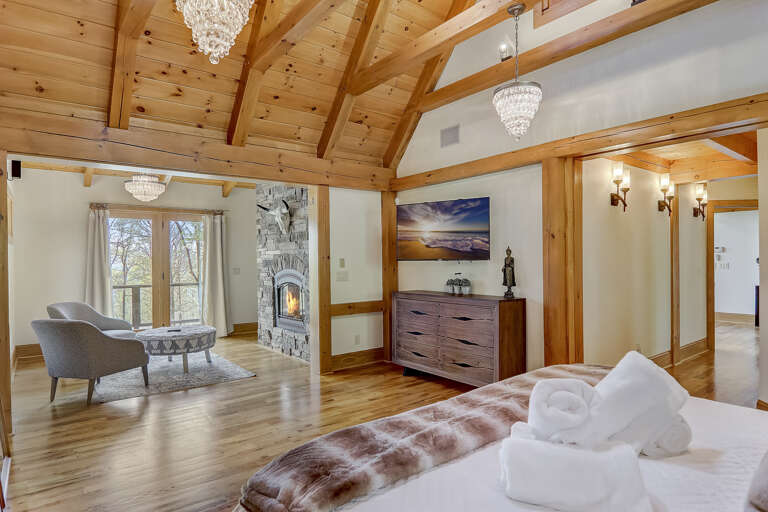 Main Level - Main Suite/Bedroom 1 - King Bed