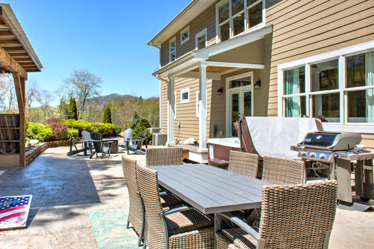Outdoor Recreation and Dining Area