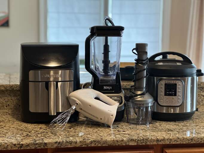 Fully Equipped Kitchen with a Plethora of Appliances!
