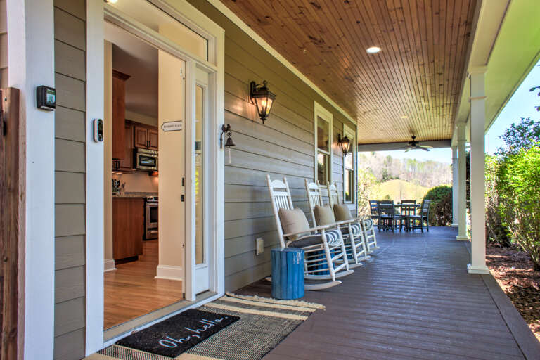 Come on in to Dos Brisas