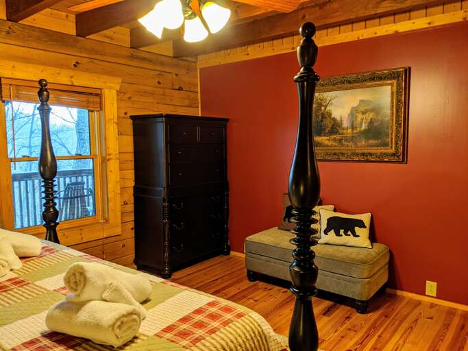 Main Suite/Bedroom One - King Bed