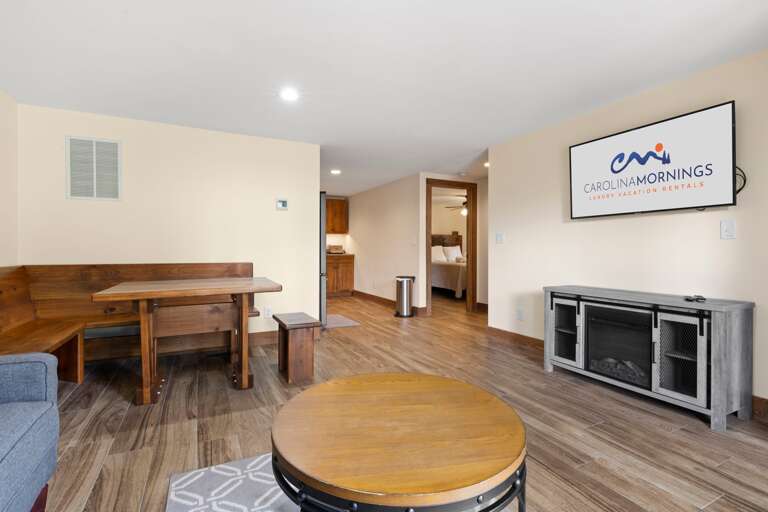 Mama Bear - Living Area w/ TV & Electric Fireplace