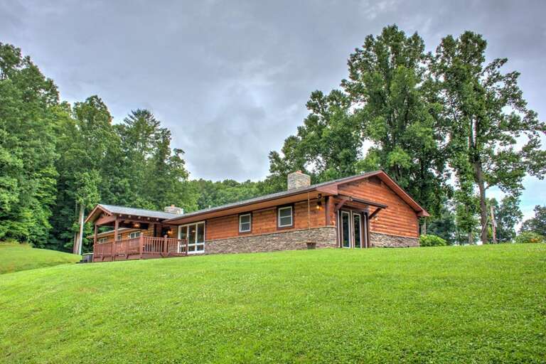 Bears Den 6 Bedroom House for Rent in Burnsville, NC Sleeps 12
