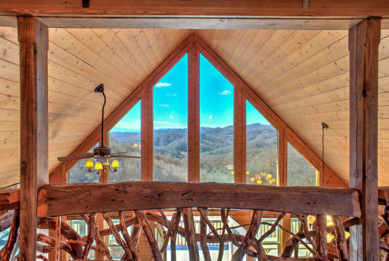 Mountain Views & Custom Cabin Design Mountain Views & Custom Cabin Design