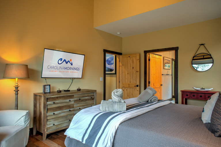 Main Suite/Bedroom One - King Bed w/ Smart TV & attached Full Bath Main Suite/Bedroom One - King Bed w/ Smart TV & attached Full Bath