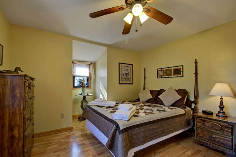 Bedroom 3 - Queen Bed, Upper Level