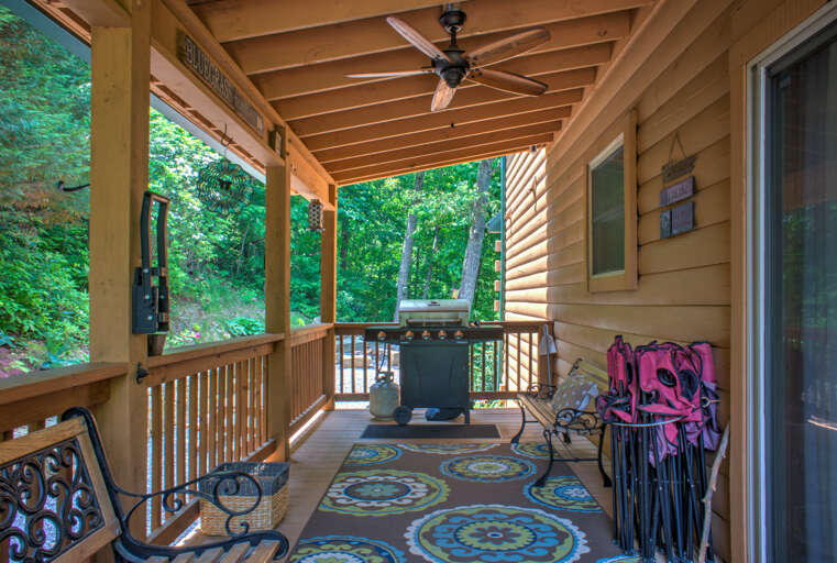 Covered Deck w/ Gas Grill