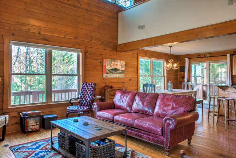 Living Area w/ Vaulted Ceilings Living Area w/ Vaulted Ceilings