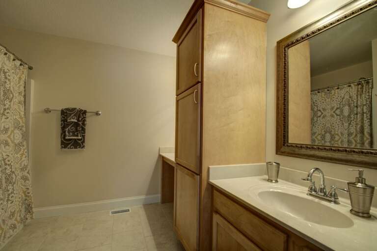 Main Suite Bedroom 2 Full Bath, Upper Level