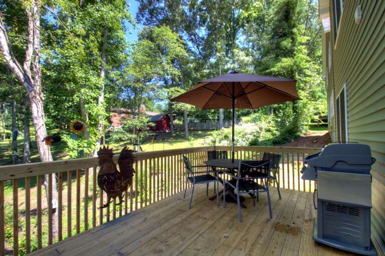 Outdoor Dining & Grill