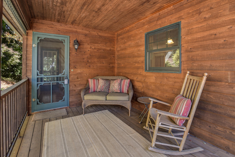 Front Porch w/ Seating