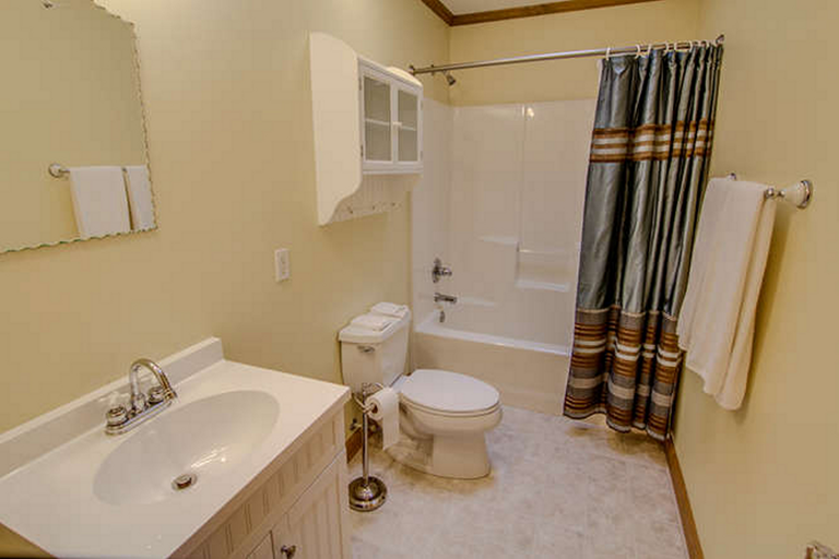 Upper Level - Shared Full Bath