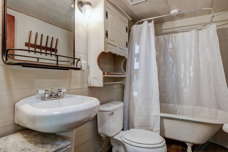 Full Bath  Full Bath