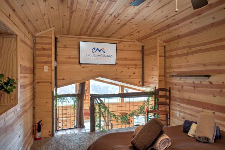 Loft w/ Smart TV