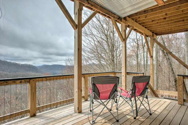 Covered Deck w/ Year Round Mountain Views - Winter