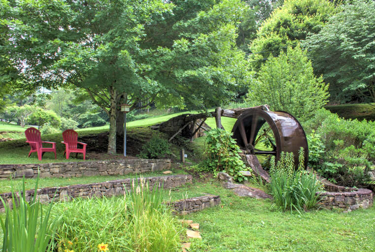 Wolf Laurel Community
