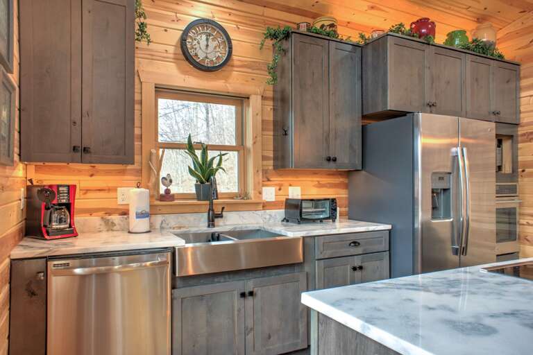 Fully Equipped Kitchen w/ Stainless Steel Appliances