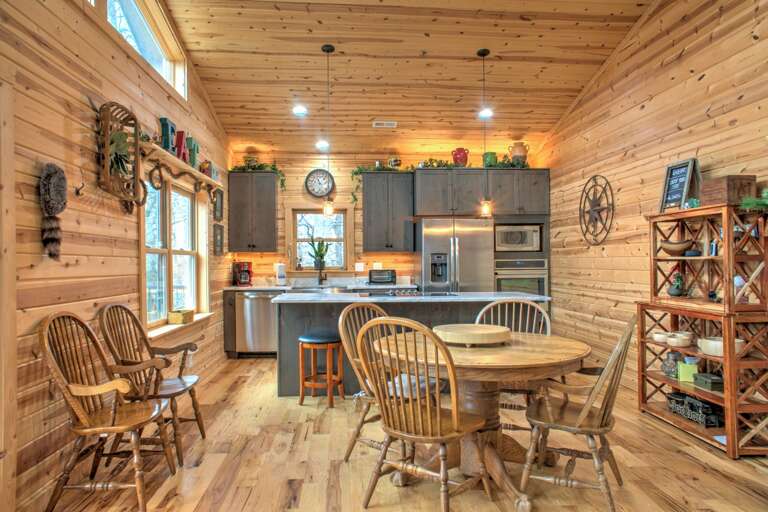 Kitchen & Dining Area