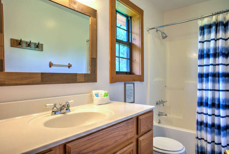 Upper Level Loft - Shared Full Bath