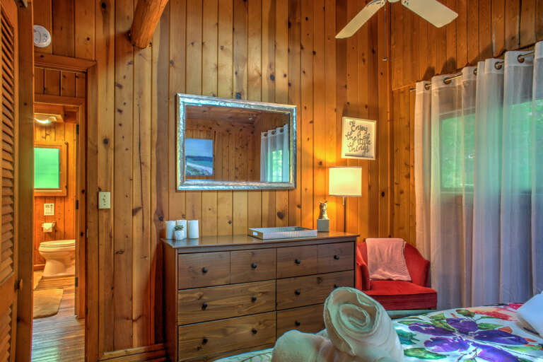 Bedroom 1 - 1 King Bed