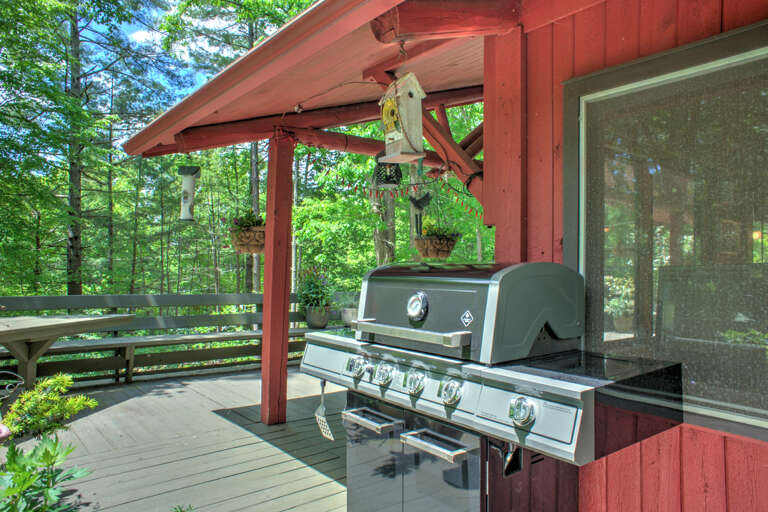 Deck w/ Gas Grill