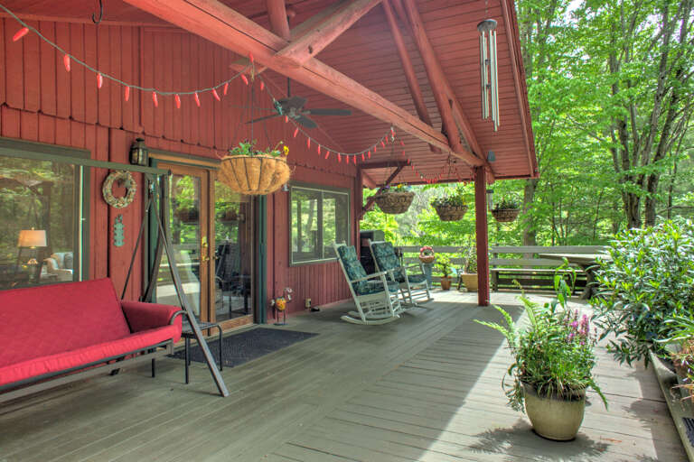 Front Porch w/ Outdoor Seating
