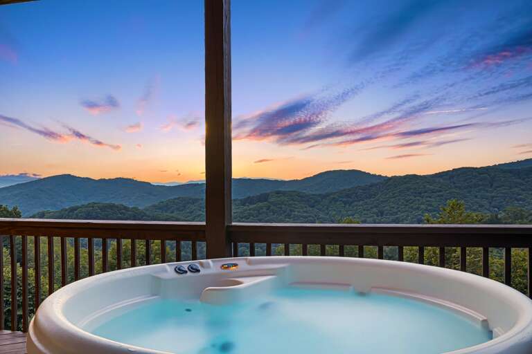 Hot Tub and Mountain Views at Lookout Lodge