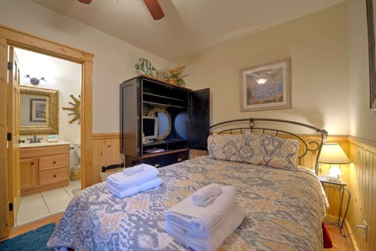 Bedroom 4 - Queen Bed, Mezzanine Level