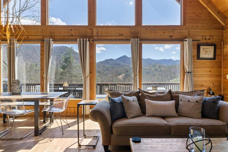 Beautiful Mountain Views from the Living Area Beautiful Mountain Views from the Living Area
