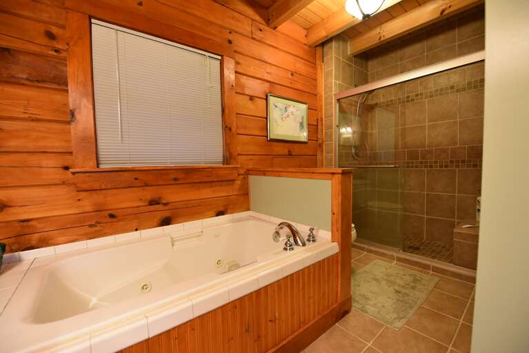 Full Bath w/Jetted Tub - Attached to Bedroom 1