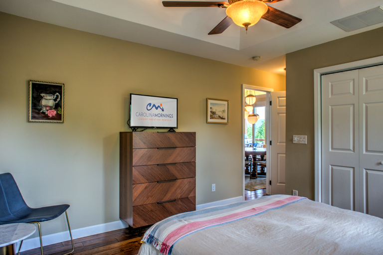 Main Bedroom 2 - 1 Queen Bed
