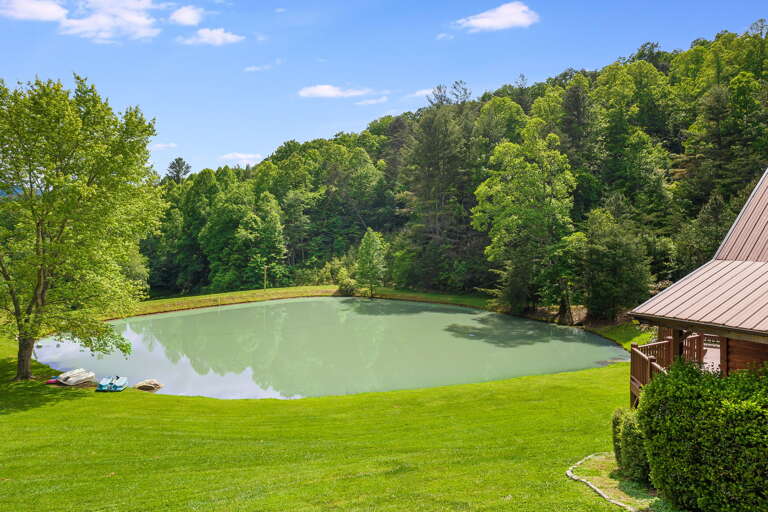 Pond Cove - Lush Natural Surroundings