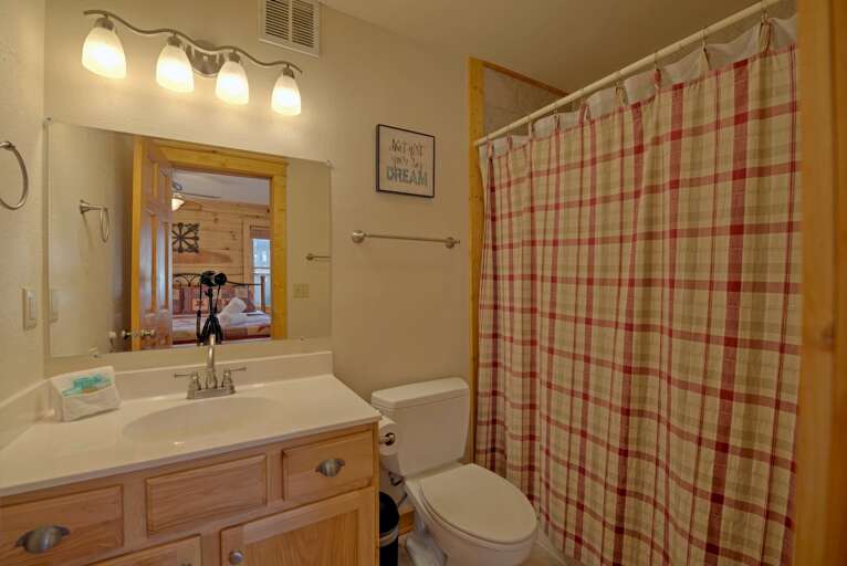 Master Suite/Bedroom 1 - Atacched Full Bath